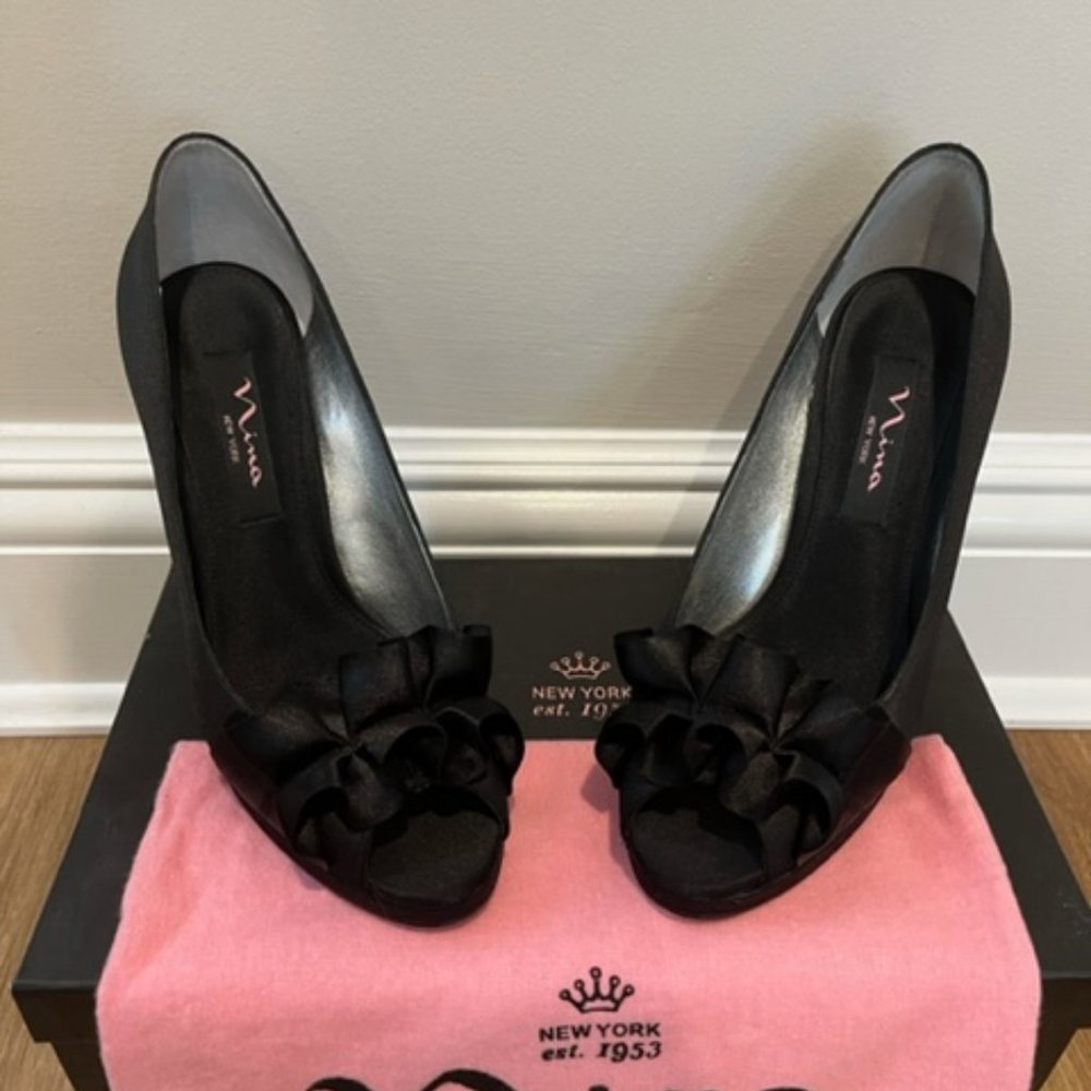 Nina Evelixa Peep Toe Ruffle Black Satin Pump Size 6.5